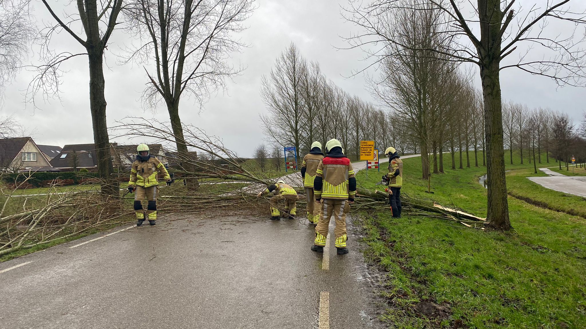 brandweer bij storm