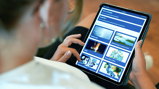Inwoner zoekt informatie over risico's 