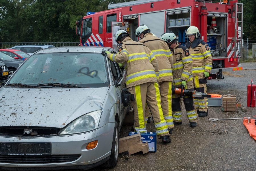 brandweeroefening inzet auto