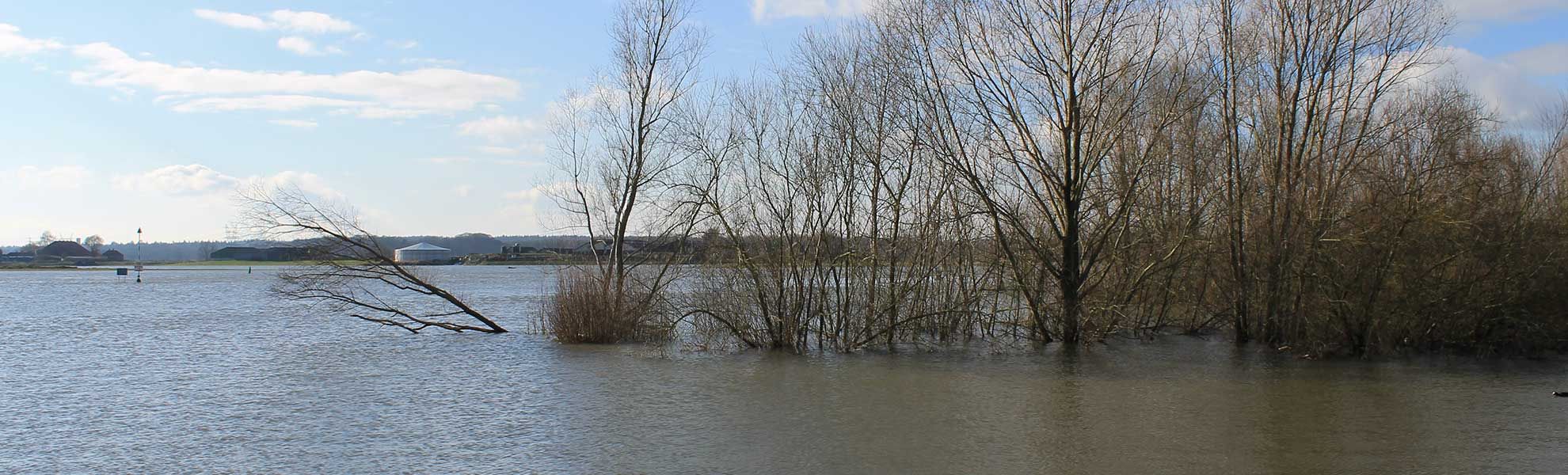 hoog water in rivier