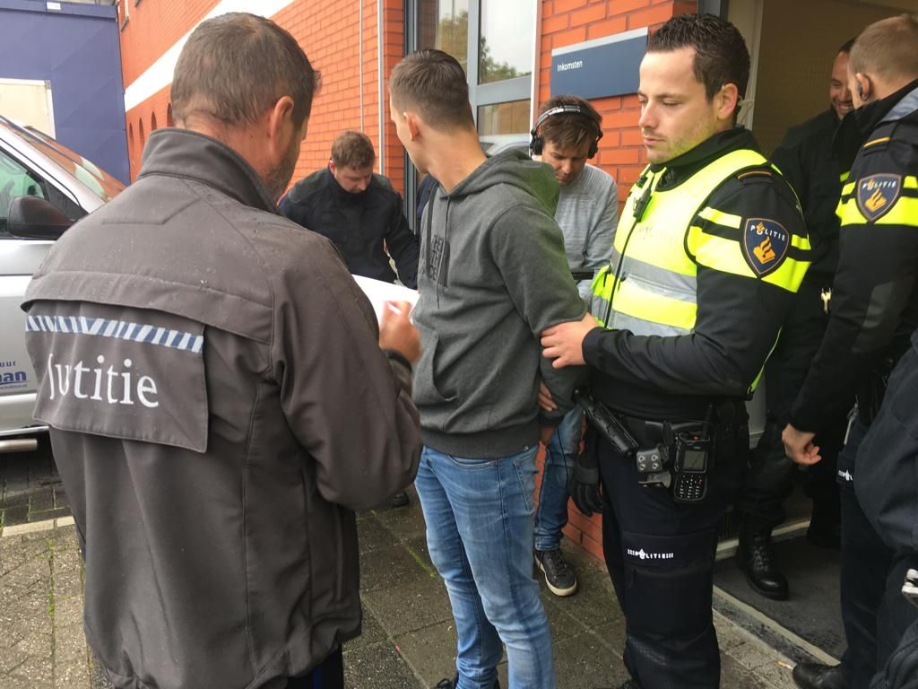 politie pakt iemand op