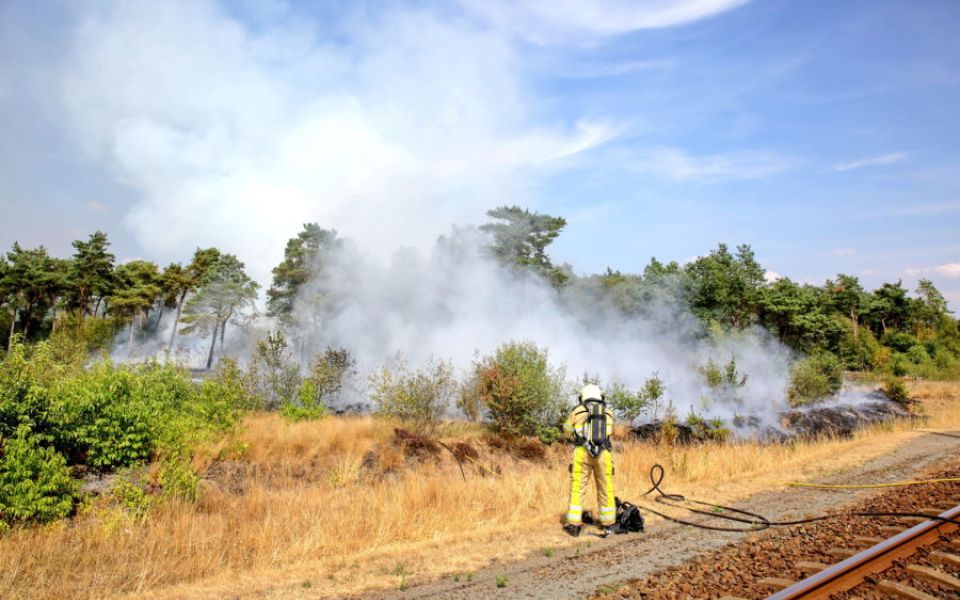 brandweer bij natuurbrand