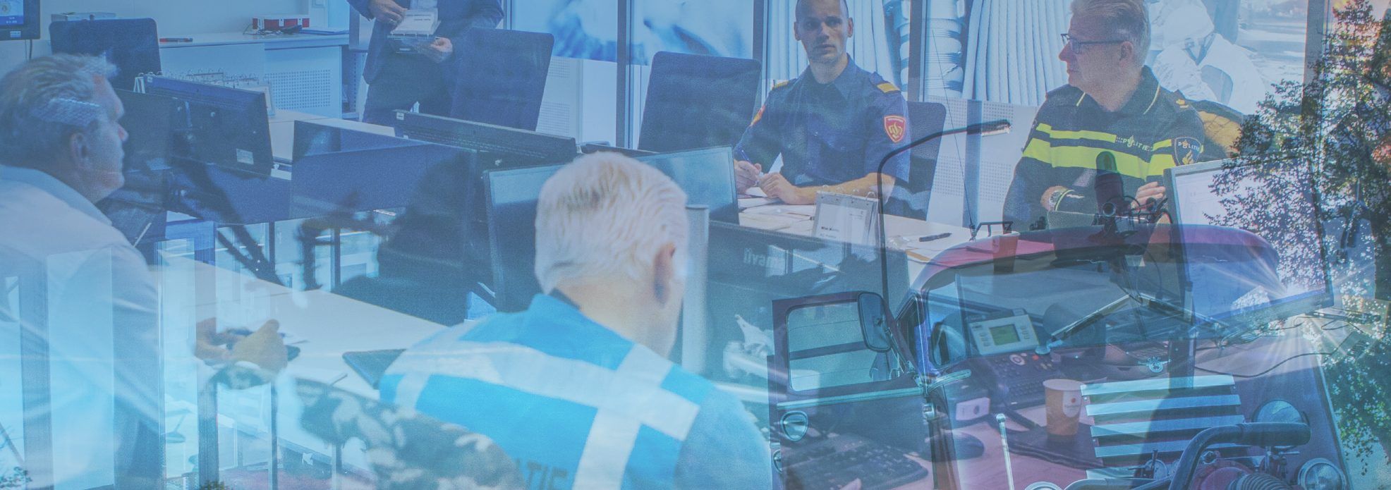 wazig afbeelding van hulpverleners in overleg