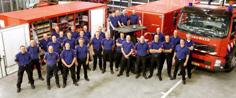 groepsfoto van brandweermensen in specialistisch team