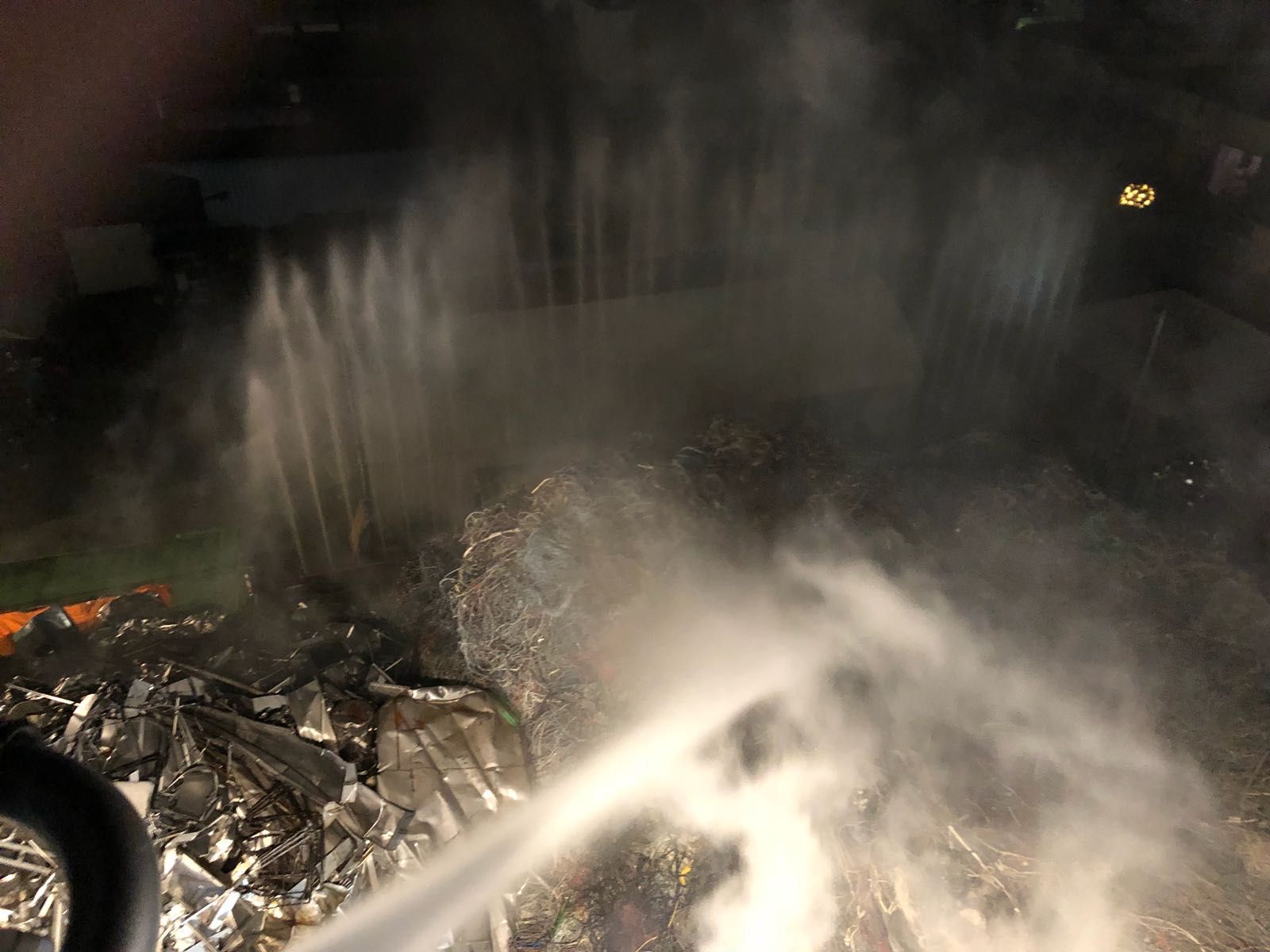 watergordijn om uitbreiding brand te voorkomen