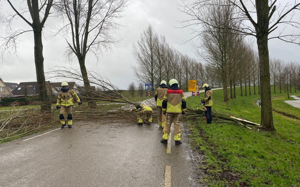 brandweer bij storm