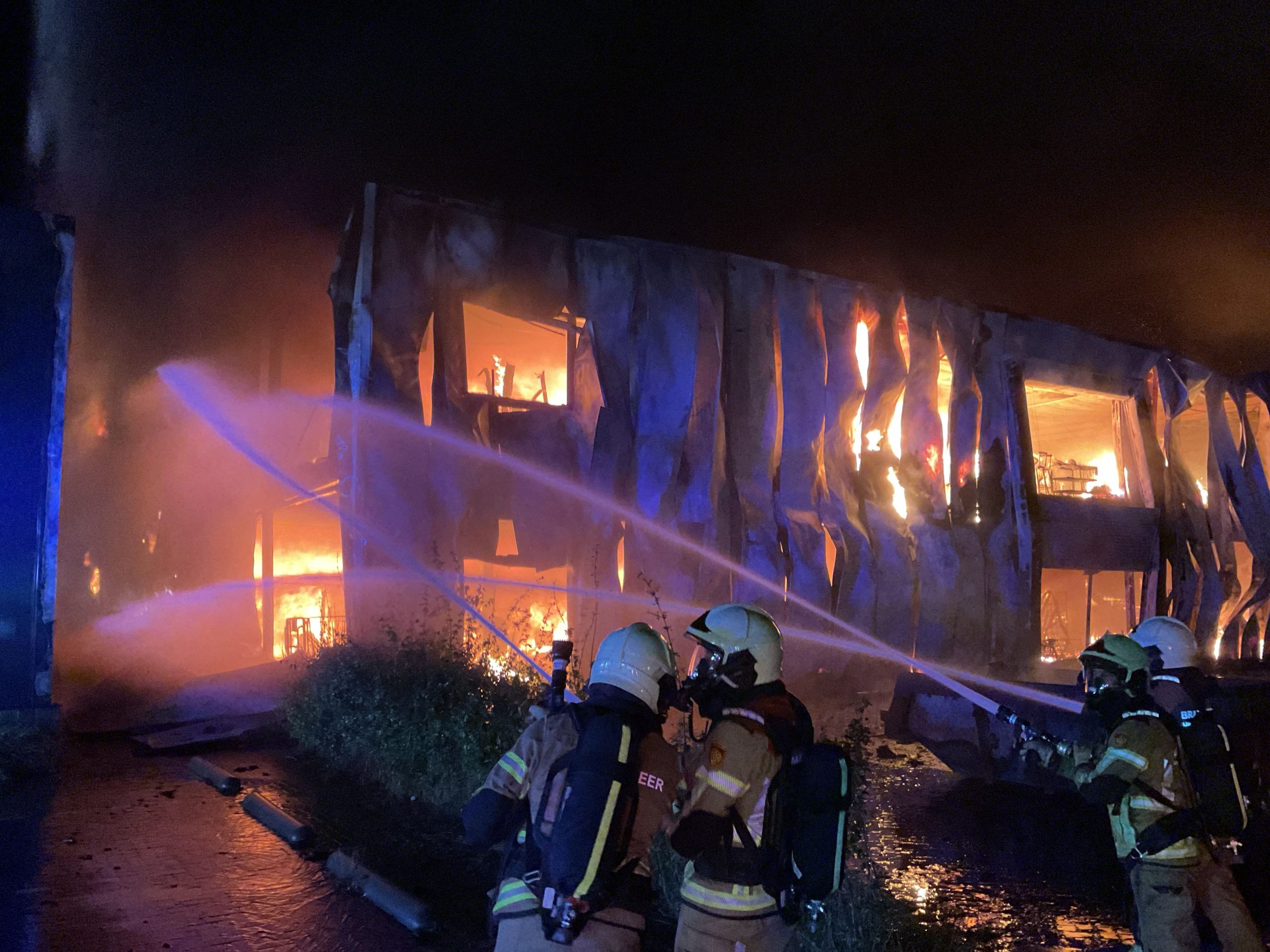 Liveblog: Grote brand Raalterweg in Wesepe (gesloten)